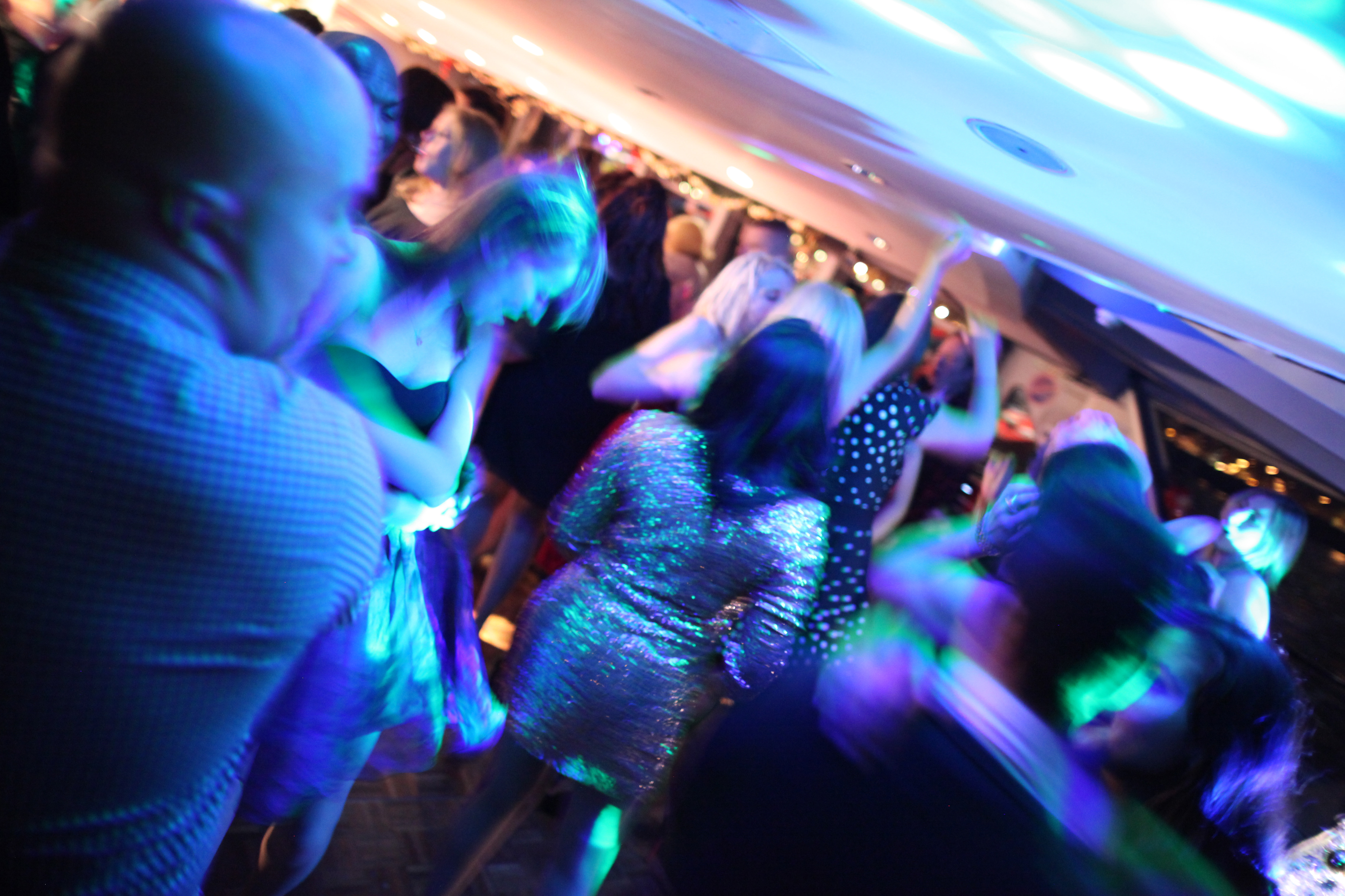 Dance to a top Thames DJ on the Xmas Thames Party Cruise