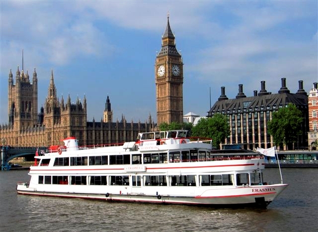 The-Erasmus-is-one-of-the-most-modern-Thames-party-boats-for-hire