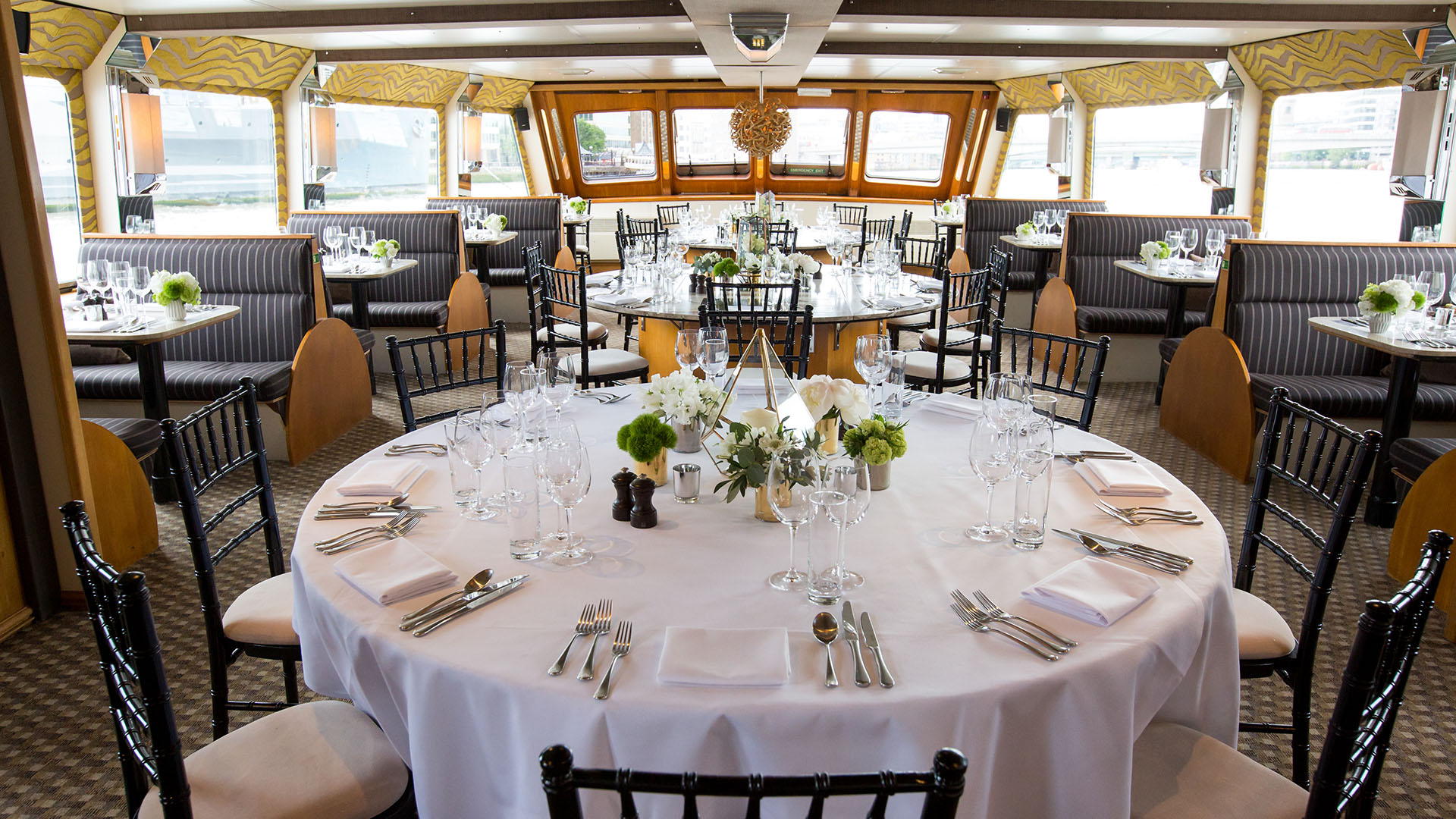 Fine dining and luxurious surroundings are guaranteed on board the Silver Barracuda Thames NYE cruise